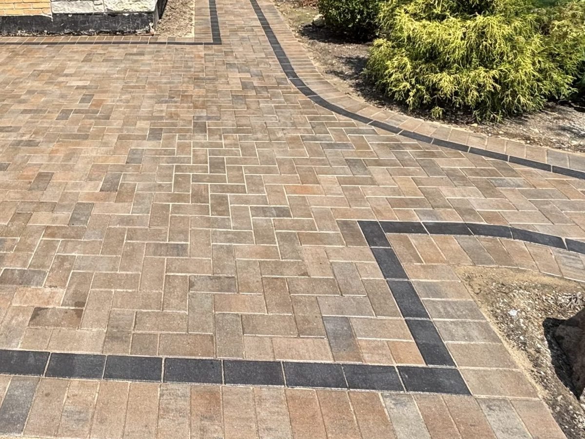 driveway-paver-entry-walkway-herringbone-charcoal-border-brick-stone-home-completed-1