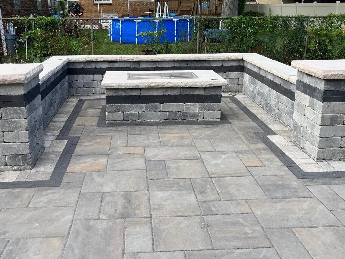 fire-feature-built-in-fire-pit-u-shaped-block-seat-wall-pillar-caps-paver-patio-1